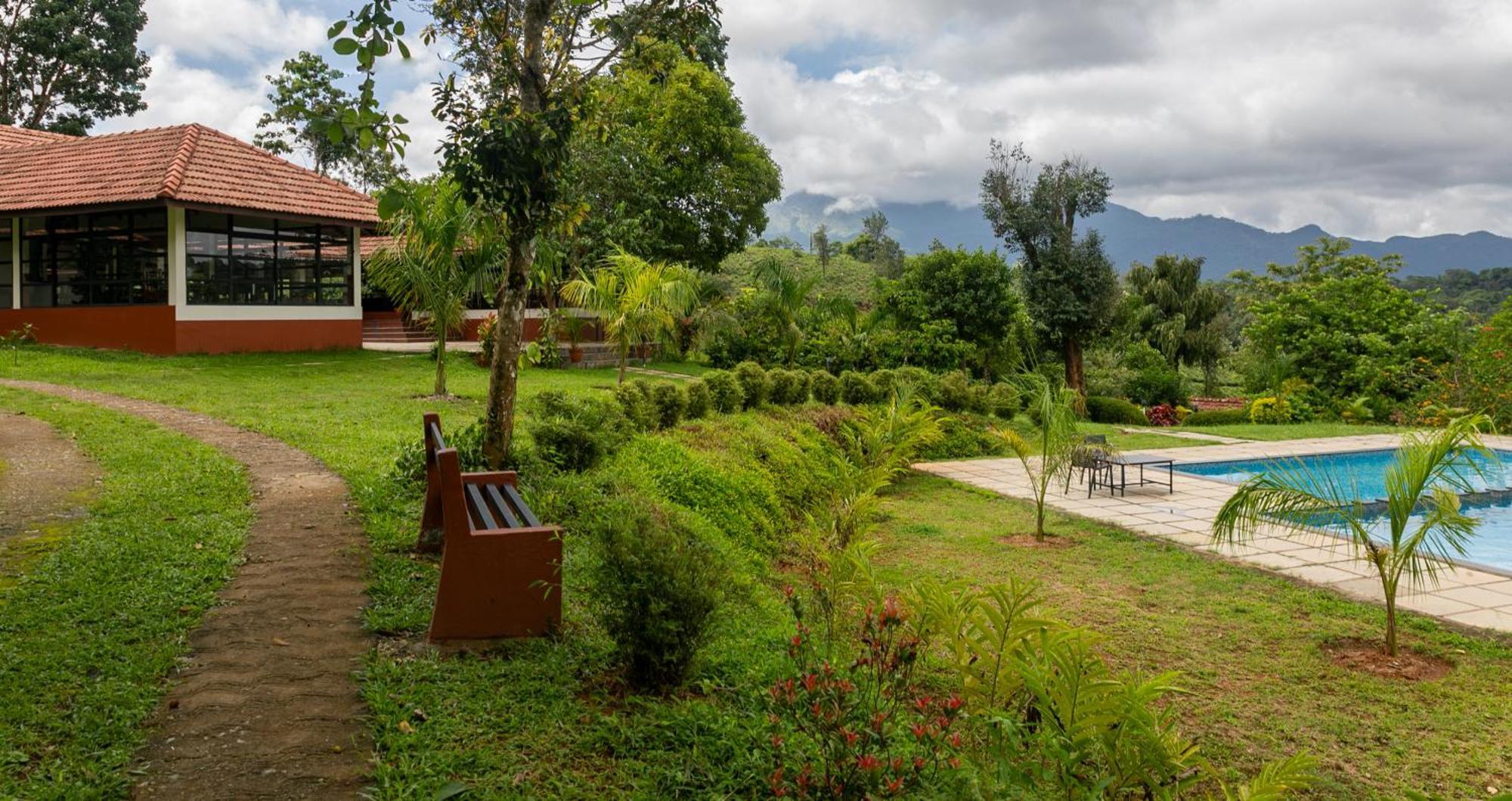 Pranavam Resort & Spa Tariyod Bagian luar foto