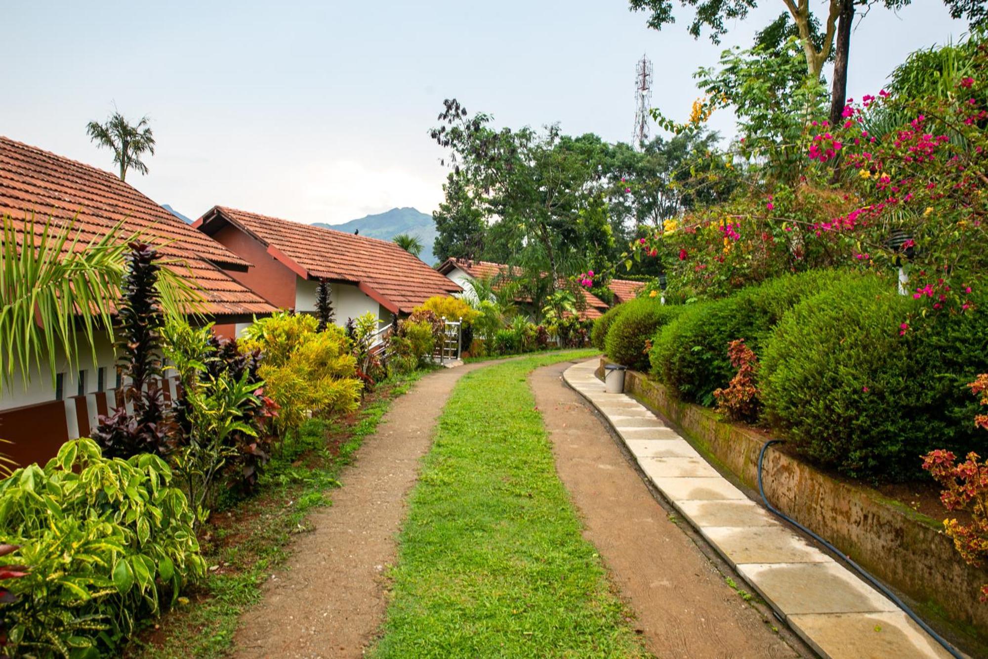 Pranavam Resort & Spa Tariyod Bagian luar foto