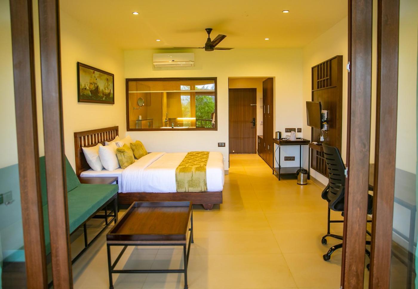 Pranavam Resort & Spa Tariyod Bagian luar foto
